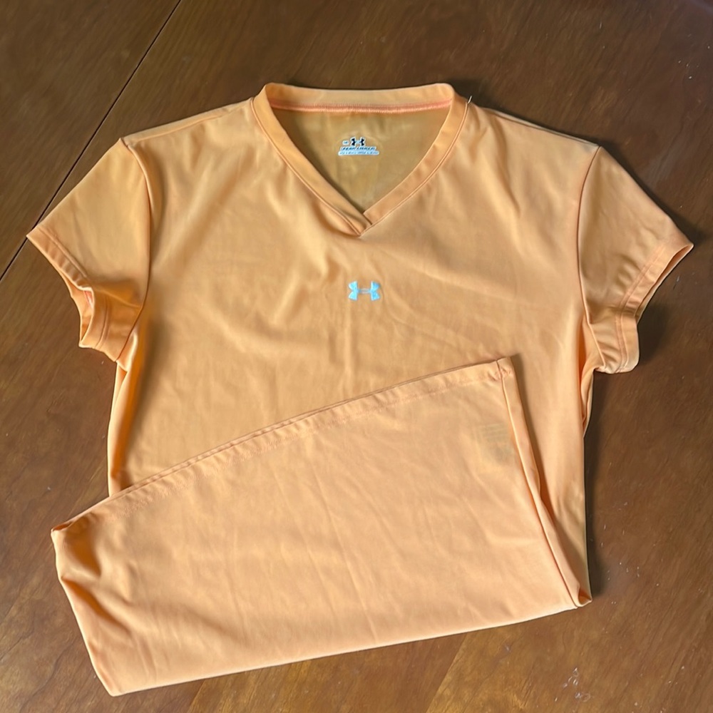 Underarmour HEAT GEAR shirt, lightly used. Great condition